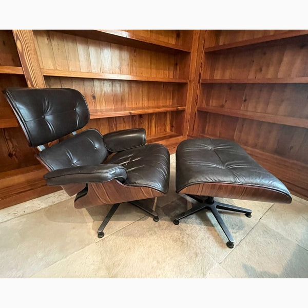 Chaise Longue com Puff Charles Eames Preta