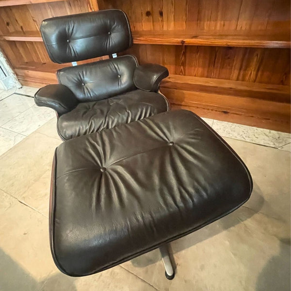 Chaise Longue com Puff Charles Eames Preta
