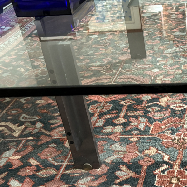 Mesa de Centro com Tampo de Vidro e Estrutura em Aço