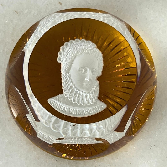 Peso para Papel em Cristal Baccarat Queen Elizabeth I