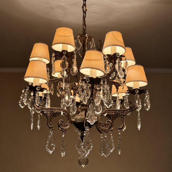 Lustre de 12 Luzes com Cúpulas e Cristais