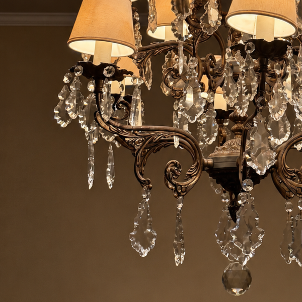 Lustre de 12 Luzes com Cúpulas e Cristais