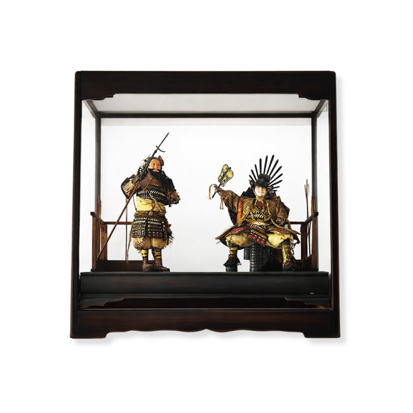 Conjunto Musha-Ningyō com 2 Bonecos Samurai em Vitrine