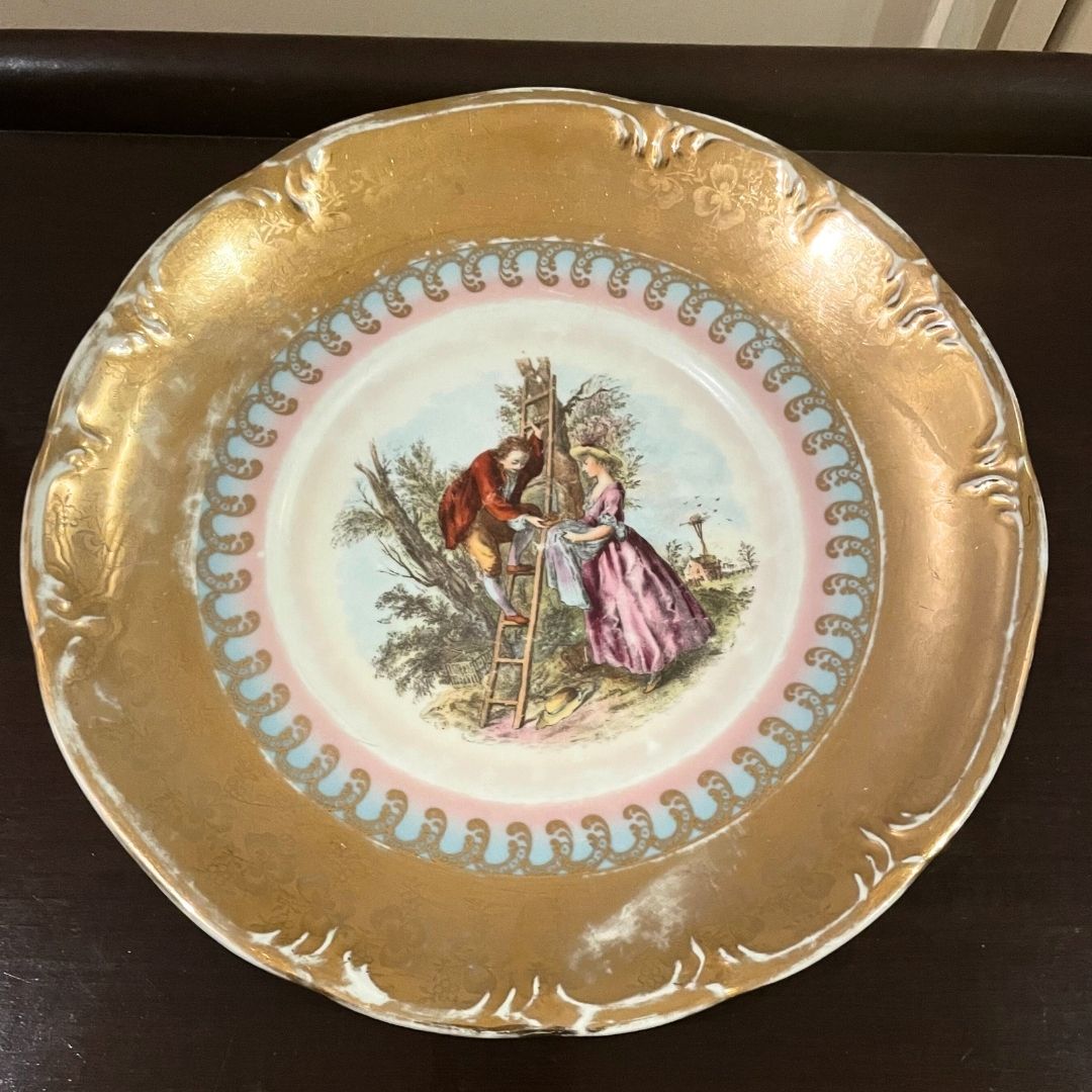 Prato em Porcelana com Cena Galante