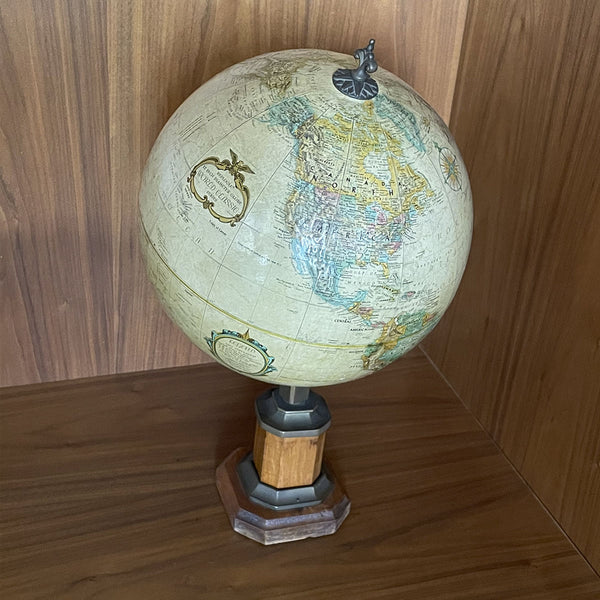 Globo em Madeira