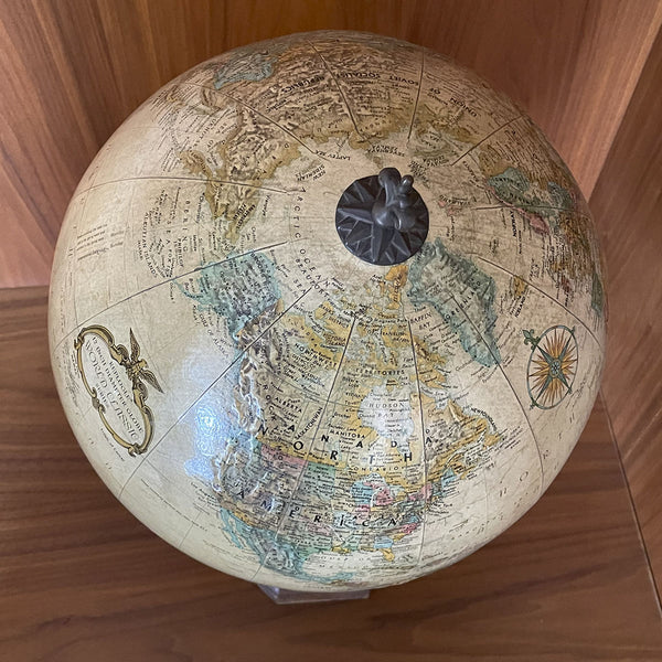 Globo em Madeira