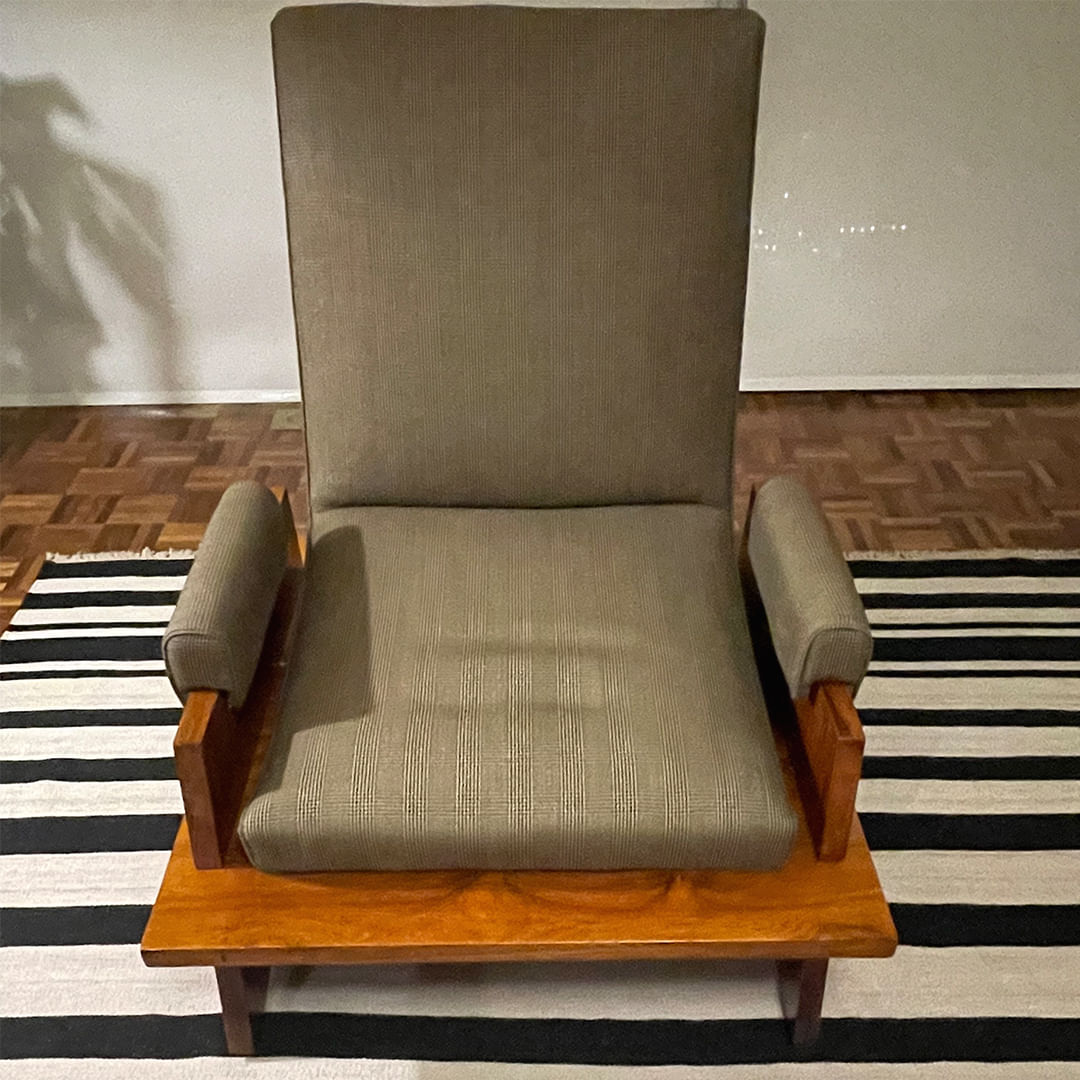 Par de Poltronas em Madeira