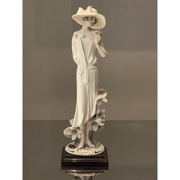 Figura de Dama em Porcelana