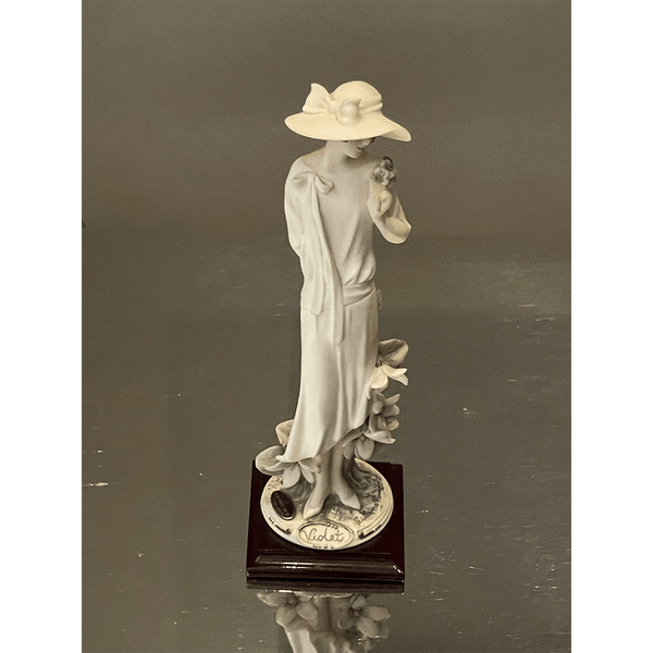 Figura de Dama em Porcelana