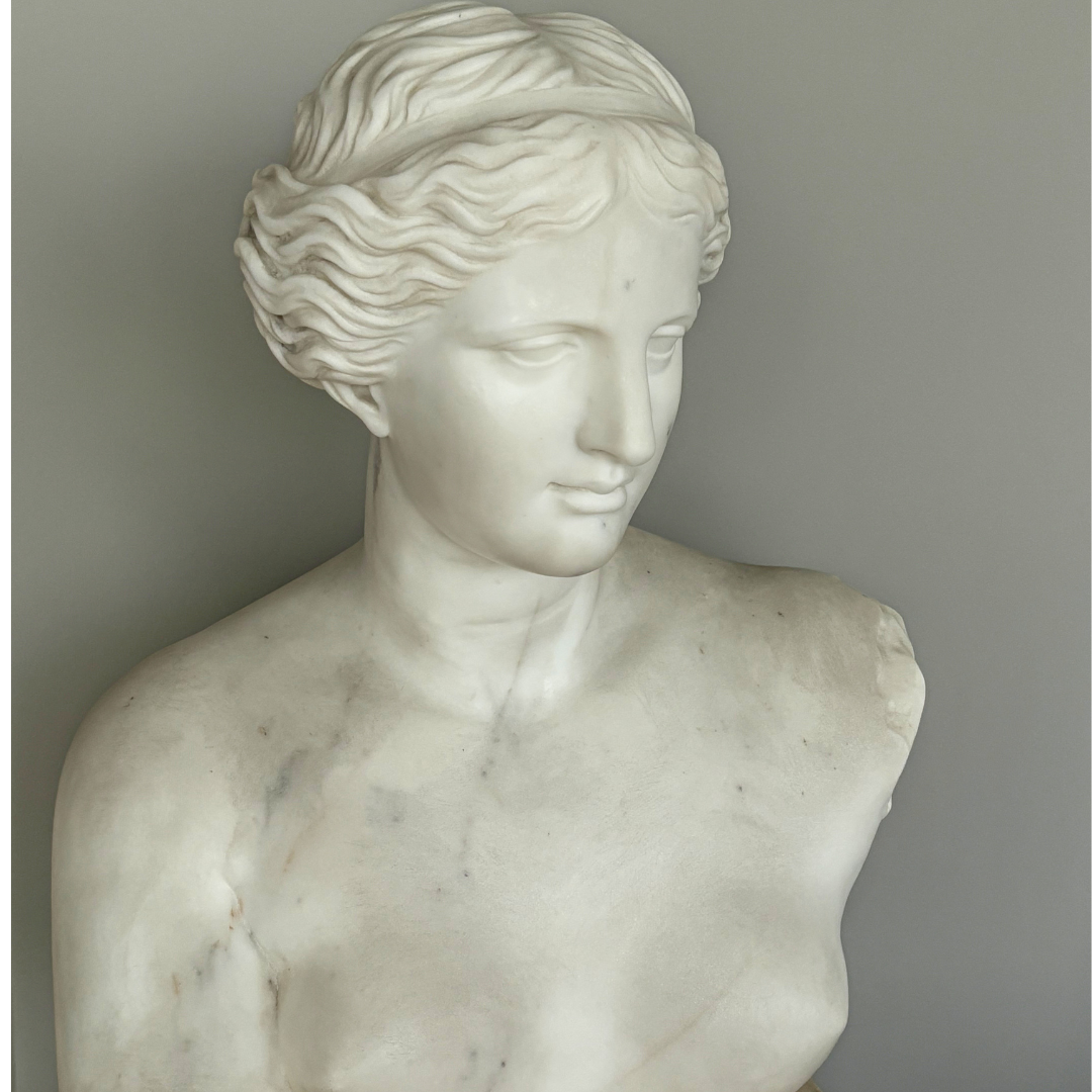 Busto Feminino em Mármore de Carrara