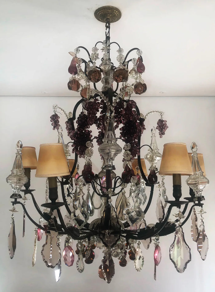 Lustre em ferro forgé com frutas e pingentes em cristal