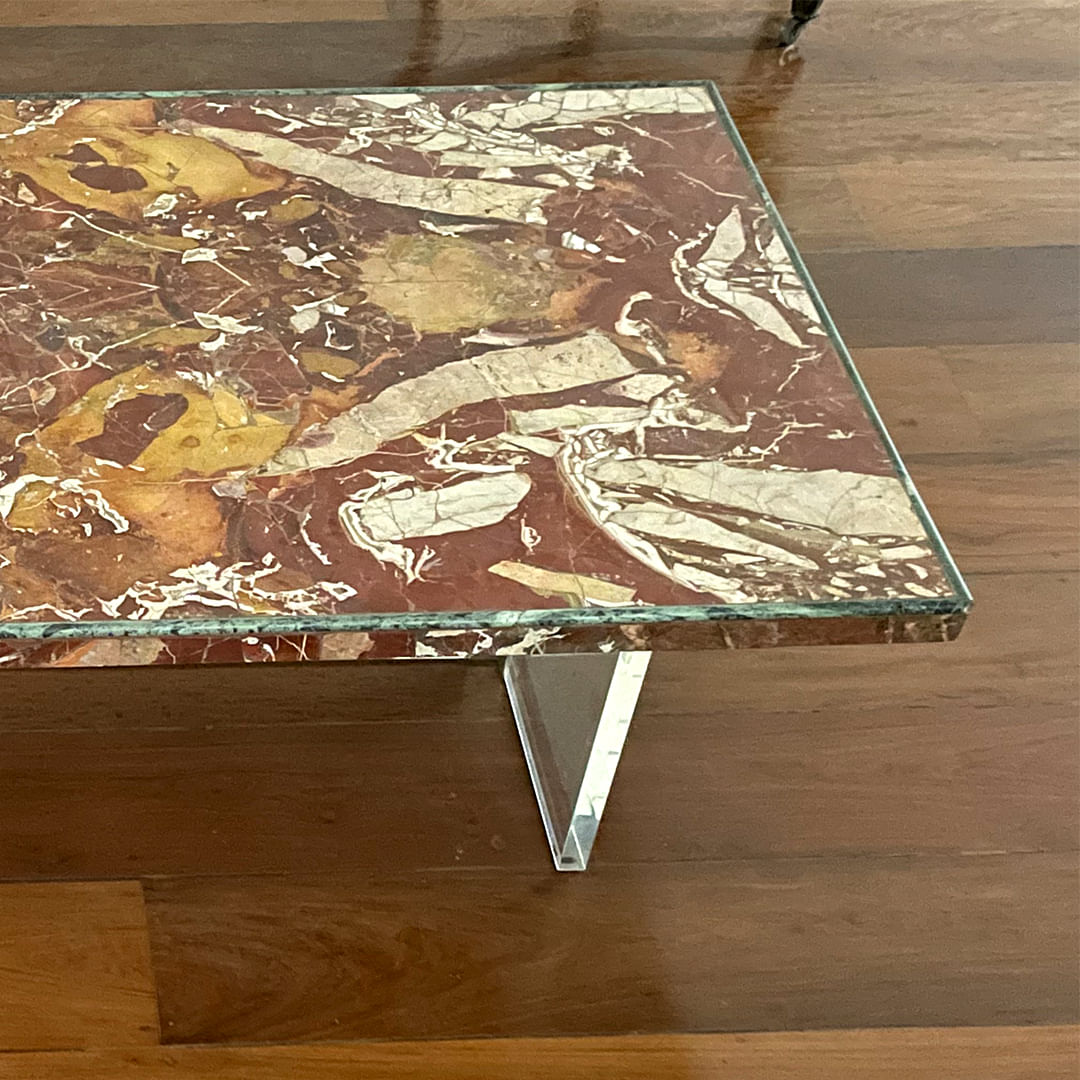 Mesa de Centro com Tampo em Mármore