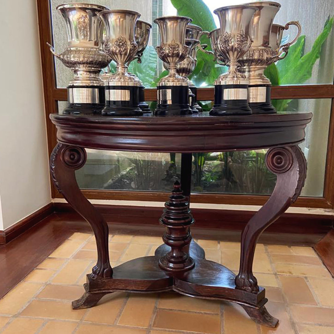 Mesa de Apresentação em Jacarandá