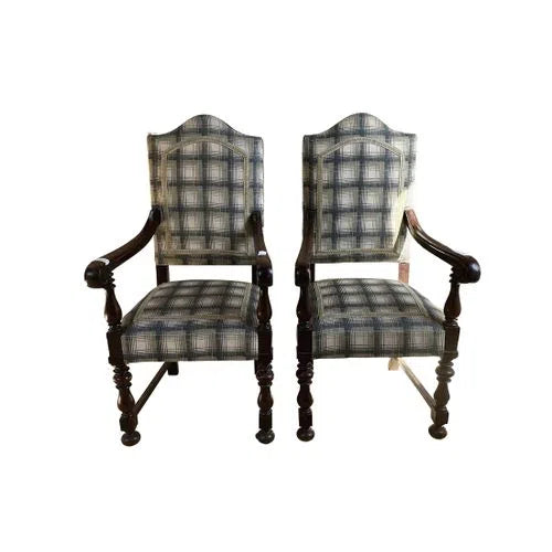 Par de Poltronas em Madeira com Tecido