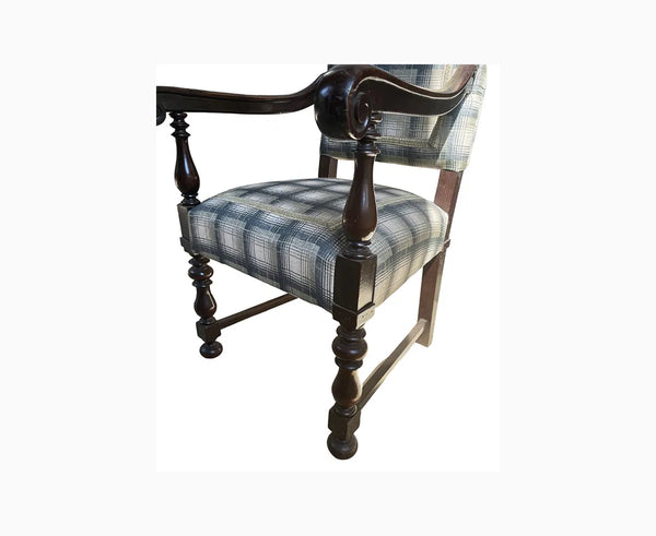 Par de Poltronas em Madeira com Tecido